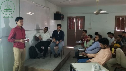 كلية الادارة والاقتصاد بجامعة الاحقاف تقيم نشاط العروض الاعلانية لمادة التسويق