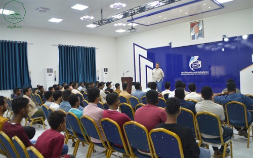 ادارة وطلاب كلية الادارة والاقتصاد في زيارة لمصنع الوطنية لتعليب الأسماك بالشحر