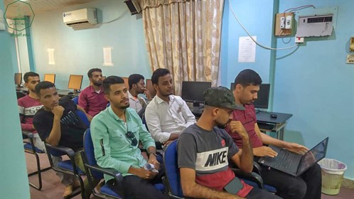 كلية الادارة والاقتصاد بجامعة الاحقاف تقيم مناقشة أبحاث التخرج