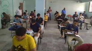 Al-Ahgaff University launches the second semester exams at the Faculty of Management and Economics for the academic year 2022-2023