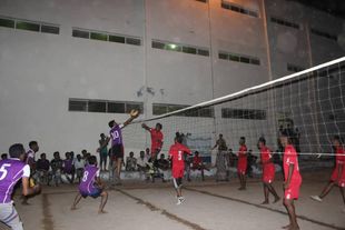 The fourth level team "Accounting" champion of the volleyball tournament and the student "Hussein Al-Aidarous" the champion of the table tennis tournament