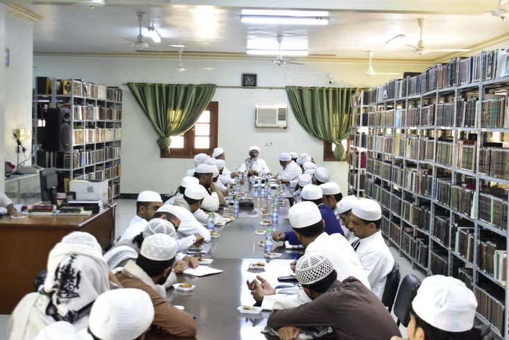 The Faculty of Sharia and Law, Al-Ahgaff University, receives the Shafi’i Mufti in Makkah Al-Mukarramah, the scholar Habib Omar bin Hamid Al-Jilani