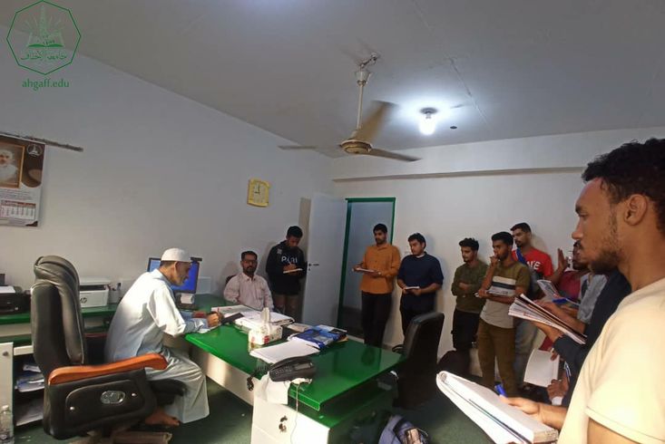 Students of the Computer Information Systems Department at Al-Ahgaff University visit the Expatriates Affairs Department