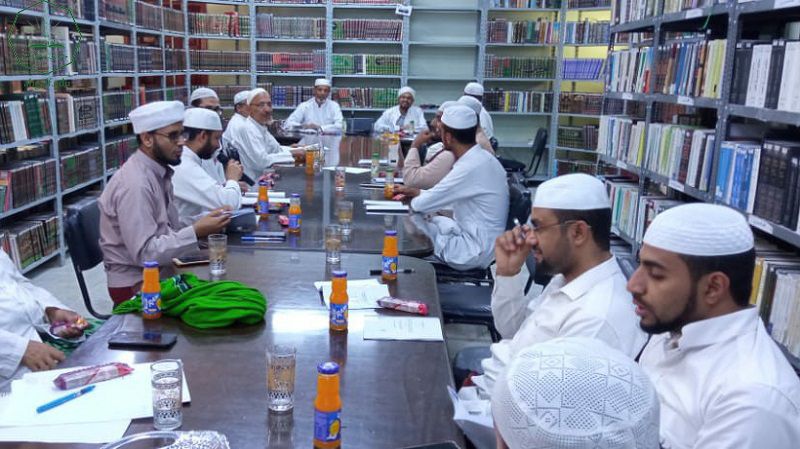 The Scientific Research Forum at the Faculty of Sharia and Law at Al-Ahgaff University holds a research session entitled (Narrating the Hadith with Meaning and Its Impact on the Jurisprudence Controversy)