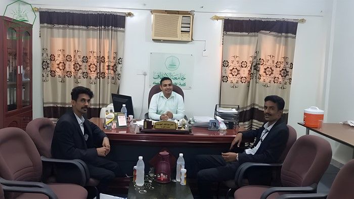 The Dean of the Faculty of Administration and Economics at Al-Ahgaff University meets the Director of the Office of Ebdaa Soft Systems in Mukalla