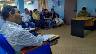 The Faculty of Administration and Economics, Al-Ahgaff University, evaluated the discussion of the research plan for graduation projects for the academic year 2022-2023