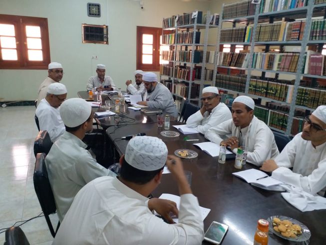 The Faculty of Sharia and Law at Al-Ahgaff University holds a research session