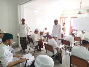 The Vice Chancellor of the University inspects the progress of the final exams at the Faculty of Sharia, Law and Islamic Sciences