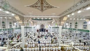 Al-Ahgaff University opens the mosque of the Faculty of Sharia and Law in Tarim