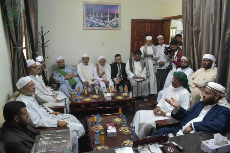 The Minister of Endowments and Guidance visits the Faculty of Sharia and Law at Al-Ahgaff University
