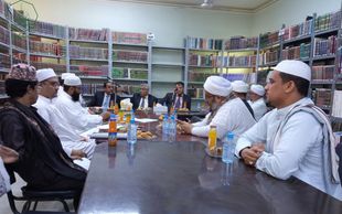 The delegation of the Ministry of Higher Education on an inspection visit to the Faculty of Sharia and Law at Al-Ahgaff University