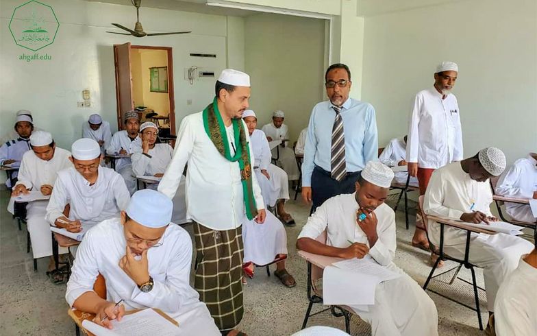 Al-Ahgaff University launches the first semester exams in the Faculties of Sharia, Law and Islamic Sciences for the academic year 2021-2022