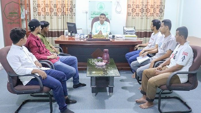 The Faculty of Management and Economics at Al-Ahgaff University honors the top students and those distinguished in the faculty’s activities