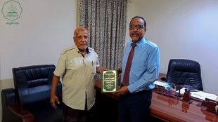 The Vice President of Al-Ahgaff University receives Prof. Dr. Muhammad bin Abdul Qadir Al-Hajj, former judge of the Supreme Court
