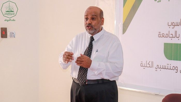 The Faculty of Computer Engineering and Science at Al-Ahgaff University holds an open day for its students