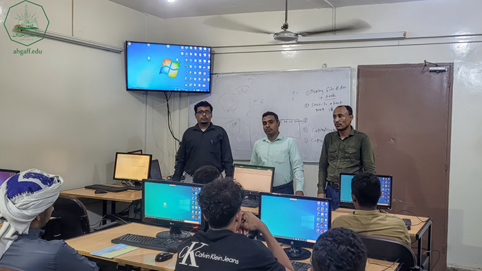 The Faculty of Administration and Economics at Al-Ahgaff University, in coordination with the Graduate Unit and the Hadhramaut Research Center, launching a specific course for fourth-level students majoring in accounting