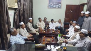 The Dean of Sharia and Law at Al-Ahgaff University met with the Indonesian Ambassador to Oman and the Acting Ambassador to Yemen