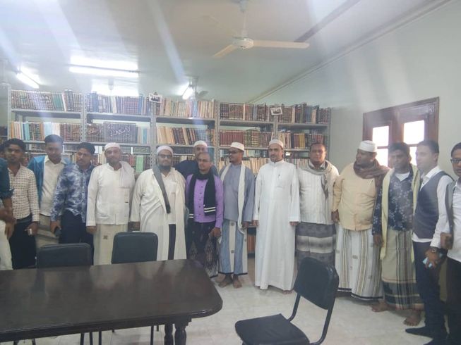 The Dean of Sharia and Law at Al-Ahgaff University hosted a delegation from the Community College in Al-Shihr