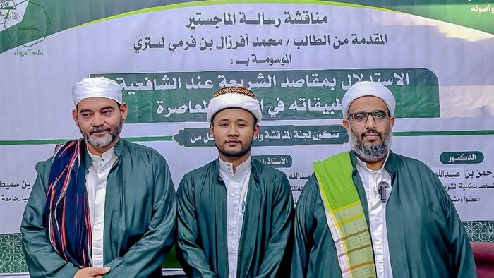 Master's degree for the researcher Muhammad Afrazal bin Fermi Listri from the Faculty of Postgraduate Studies, Al-Ahgaff University, in the Department of Jurisprudence and its Principles