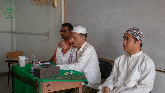 The Faculty of Sharia and Law at Al-Ahgaff University holds a welcome and introductory meeting for first-level students